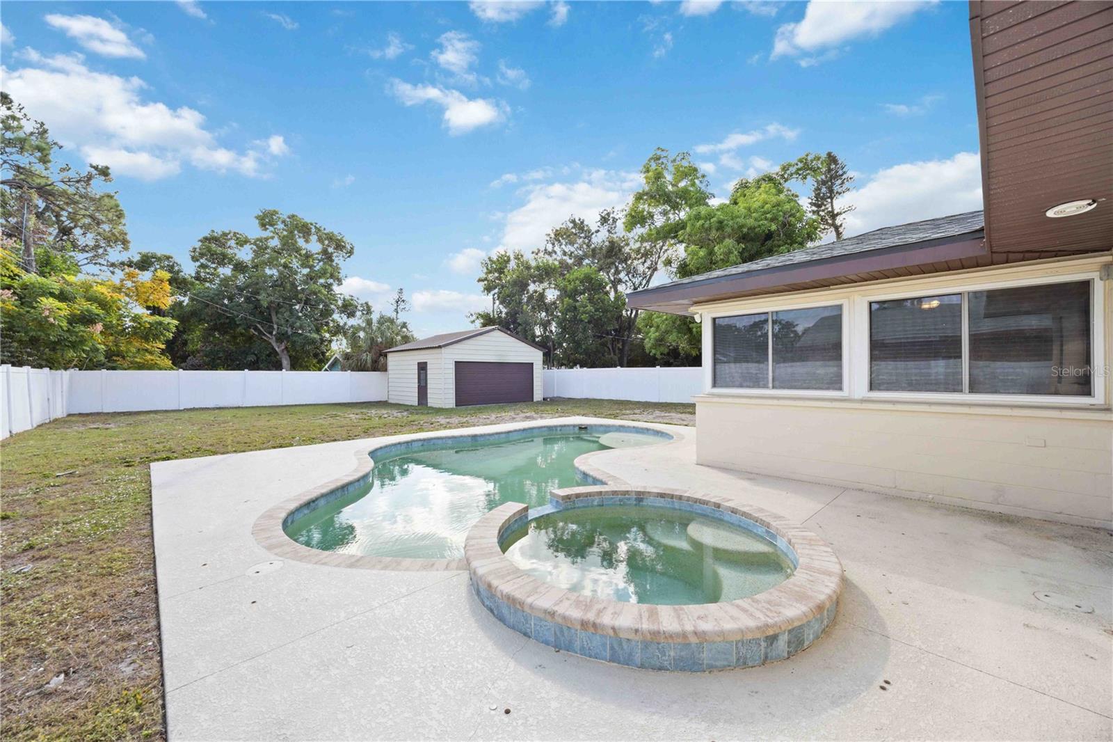 Image 2 of 35 For 2811 17th Avenue W