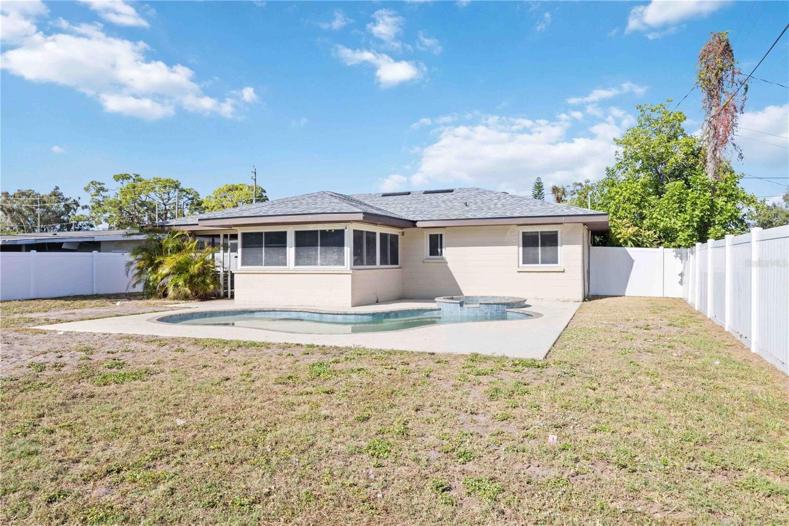 Image 29 of 35 For 2811 17th Avenue W