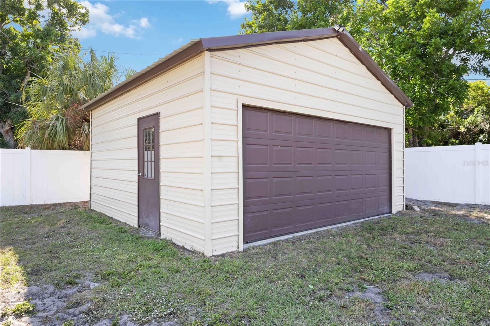 Image 3 of 35 For 2811 17th Avenue W