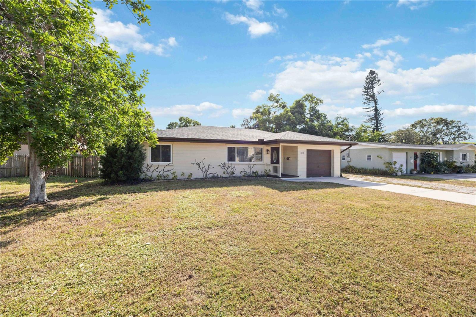 Image 5 of 35 For 2811 17th Avenue W