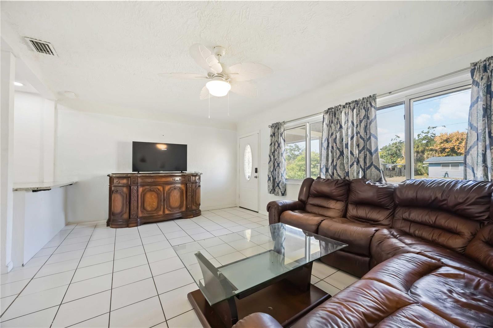 Image 9 of 35 For 2811 17th Avenue W