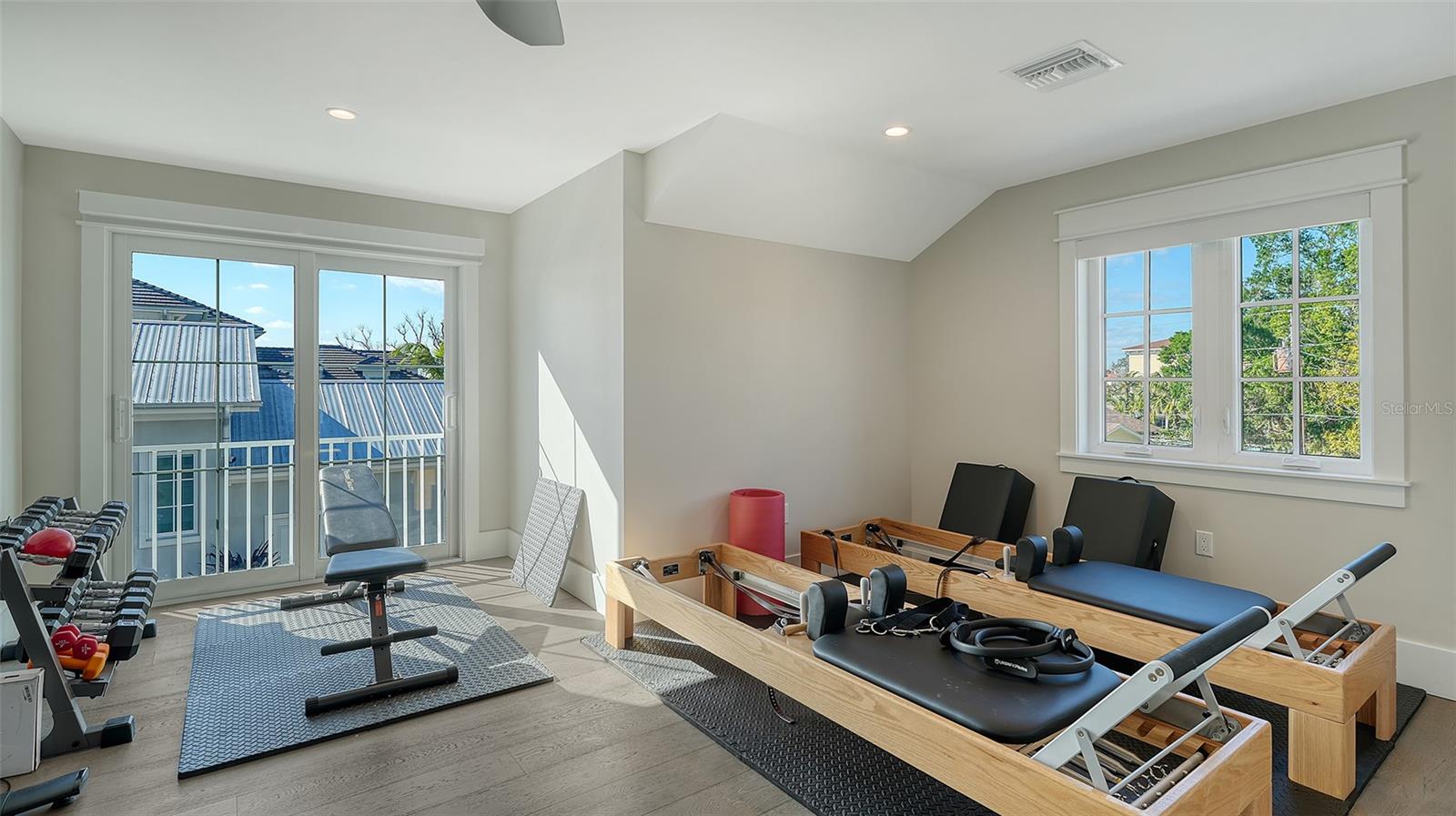 Listing photo id 64 for 1516 Sandpiper Lane