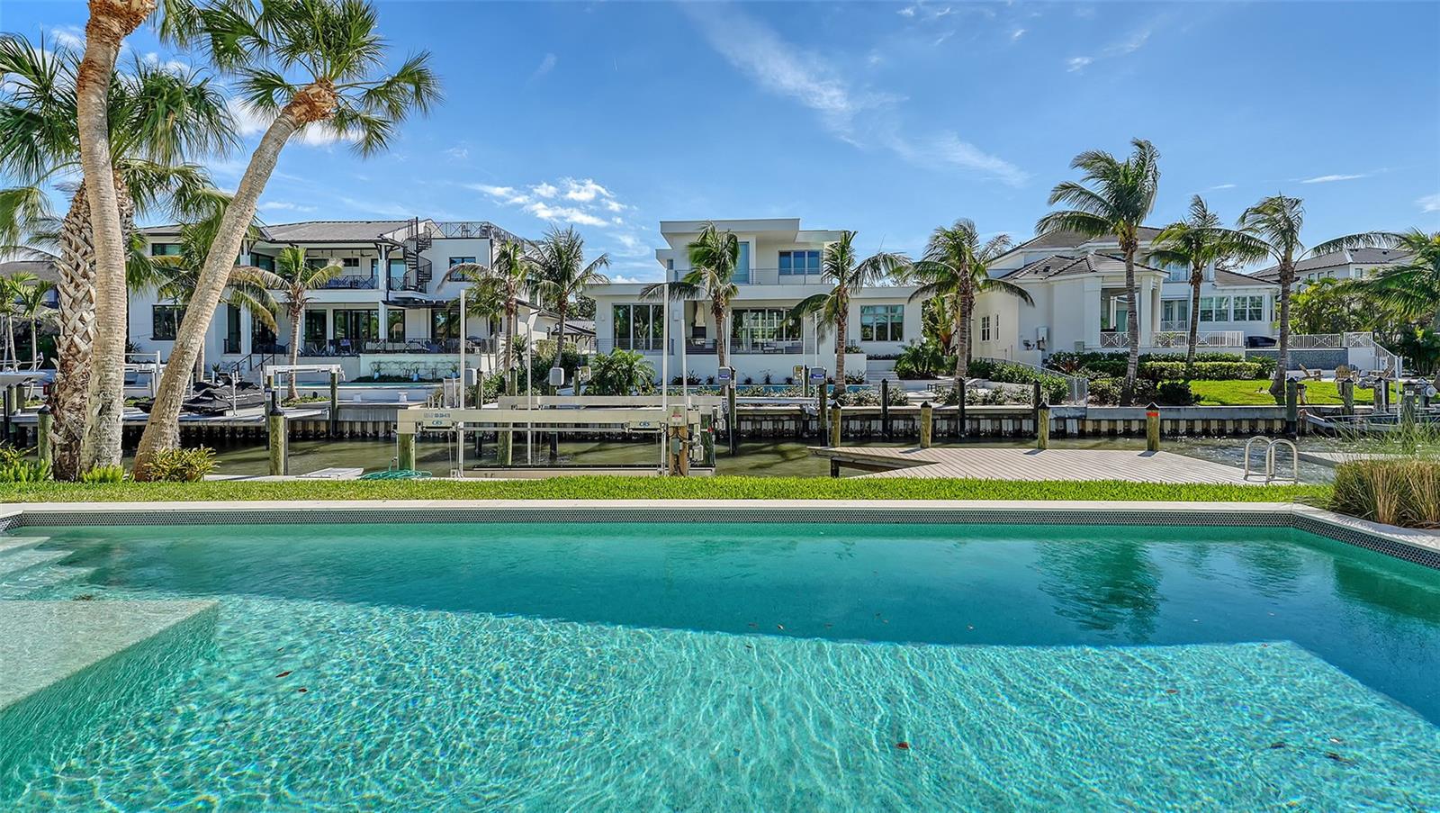 Listing photo id 92 for 1516 Sandpiper Lane