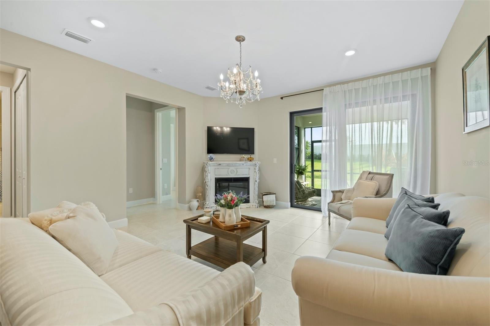 Image 5 of 18 For 14586 Mossy Pine Court