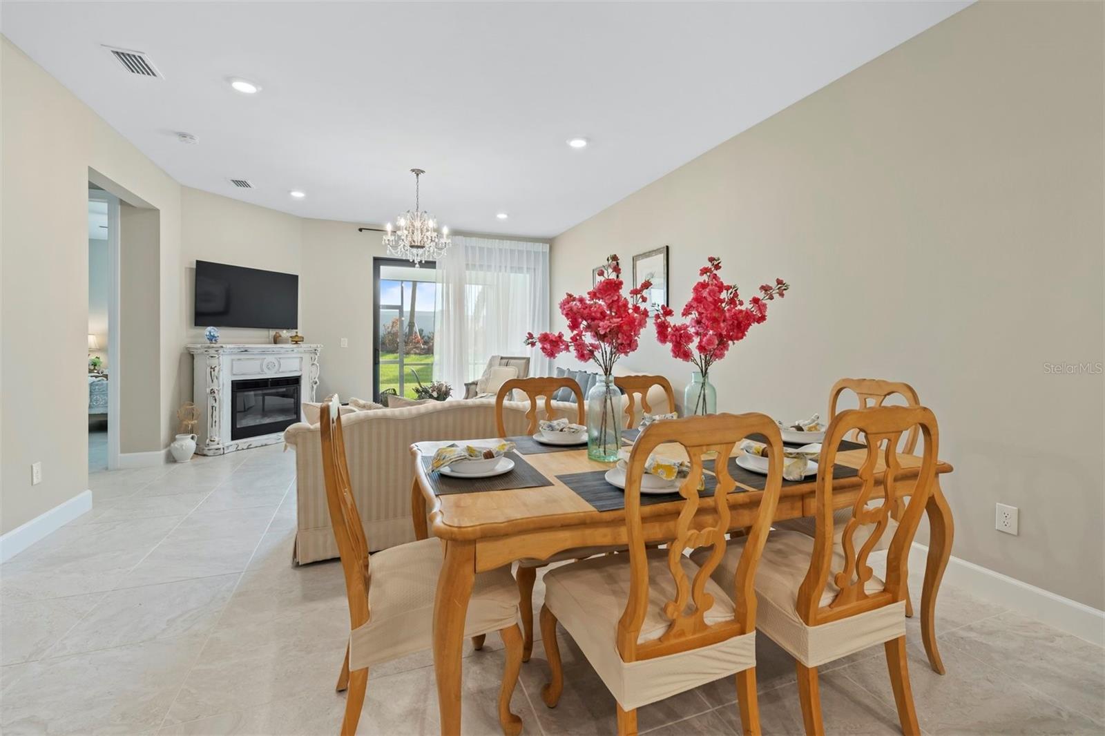 Image 6 of 18 For 14586 Mossy Pine Court