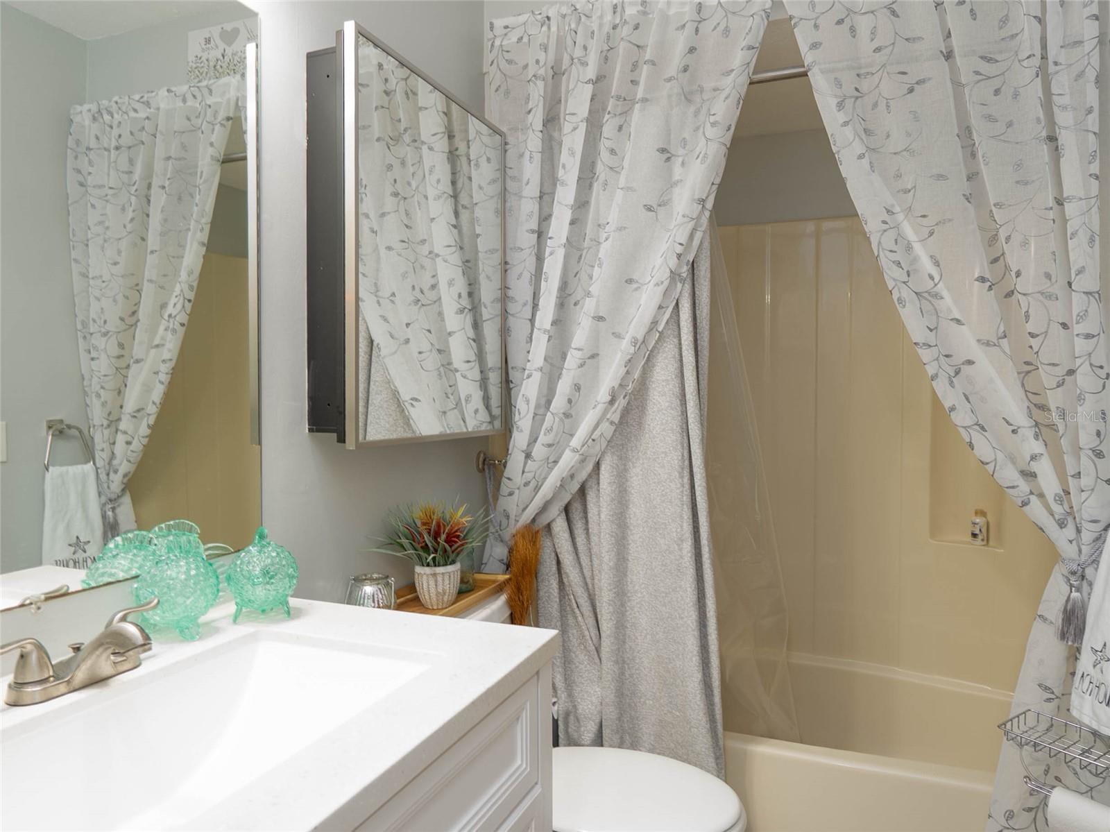 Image 16 of 44 For 4410 Warren Avenue 216