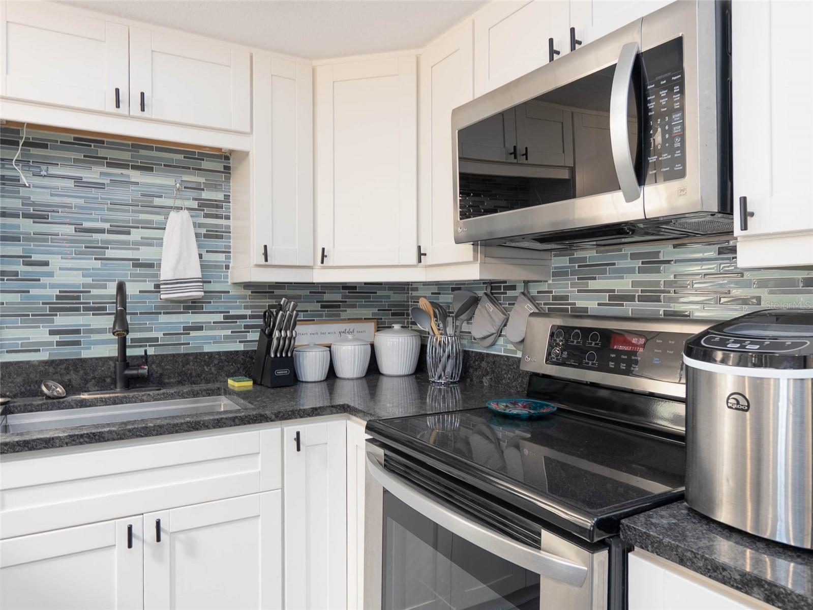 Image 18 of 44 For 4410 Warren Avenue 216