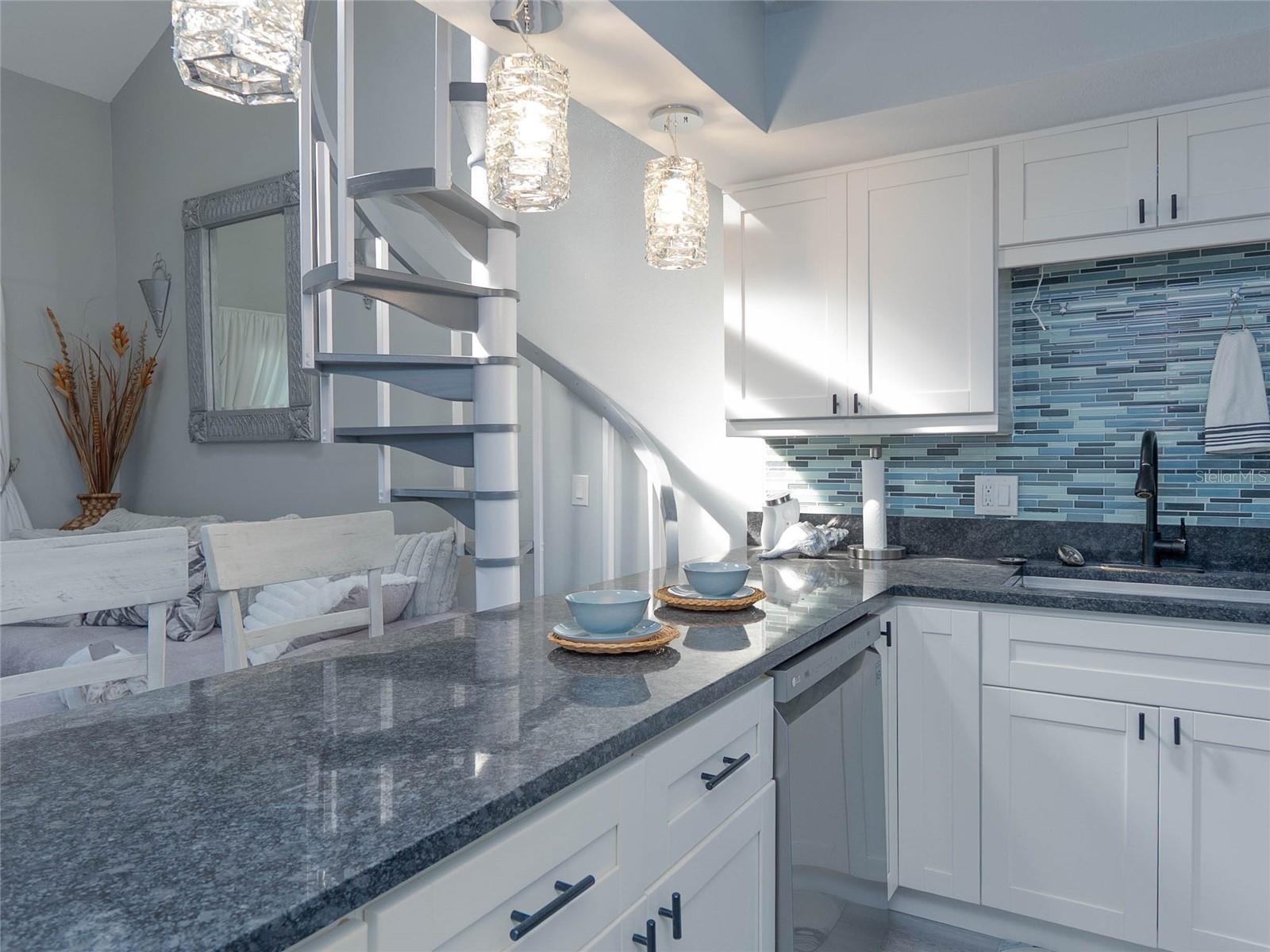 Image 19 of 44 For 4410 Warren Avenue 216