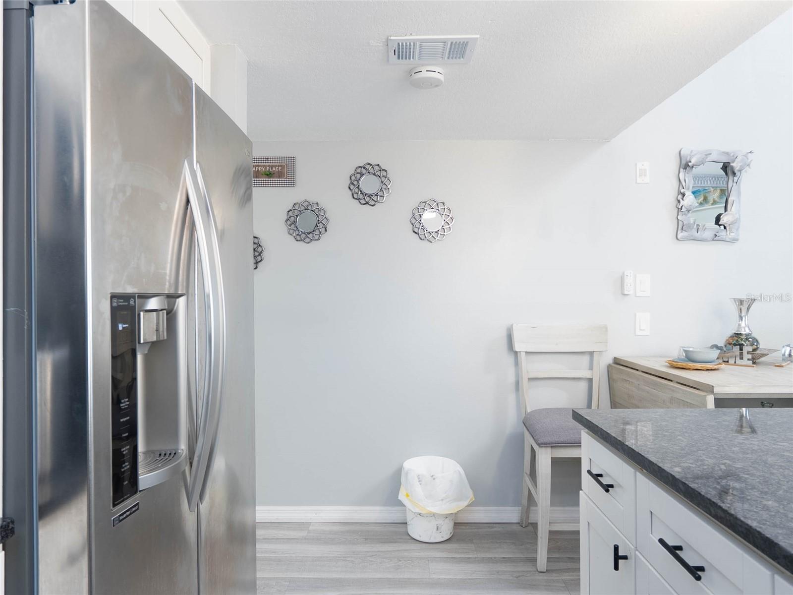 Image 20 of 44 For 4410 Warren Avenue 216