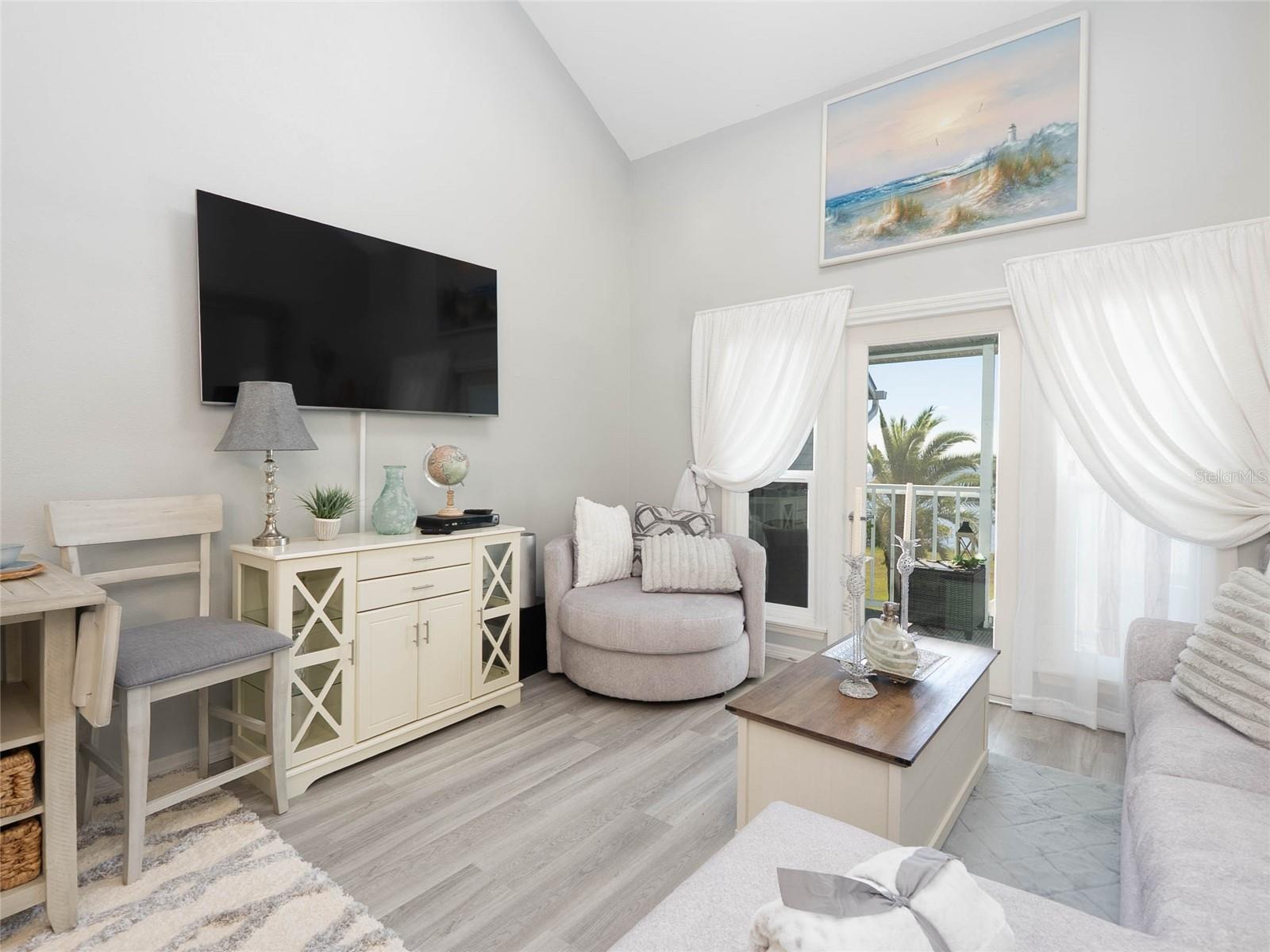 Image 26 of 44 For 4410 Warren Avenue 216