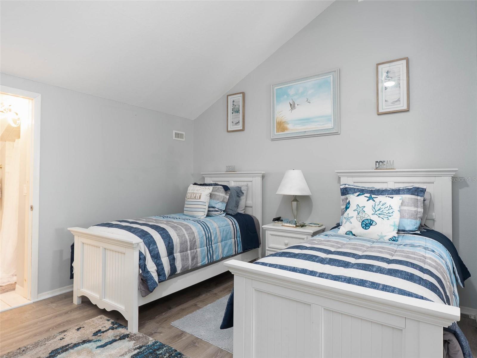 Image 31 of 44 For 4410 Warren Avenue 216