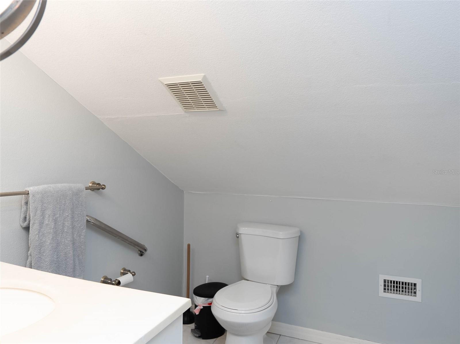 Image 34 of 44 For 4410 Warren Avenue 216