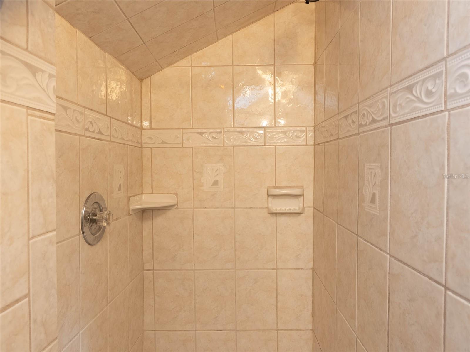 Image 35 of 44 For 4410 Warren Avenue 216