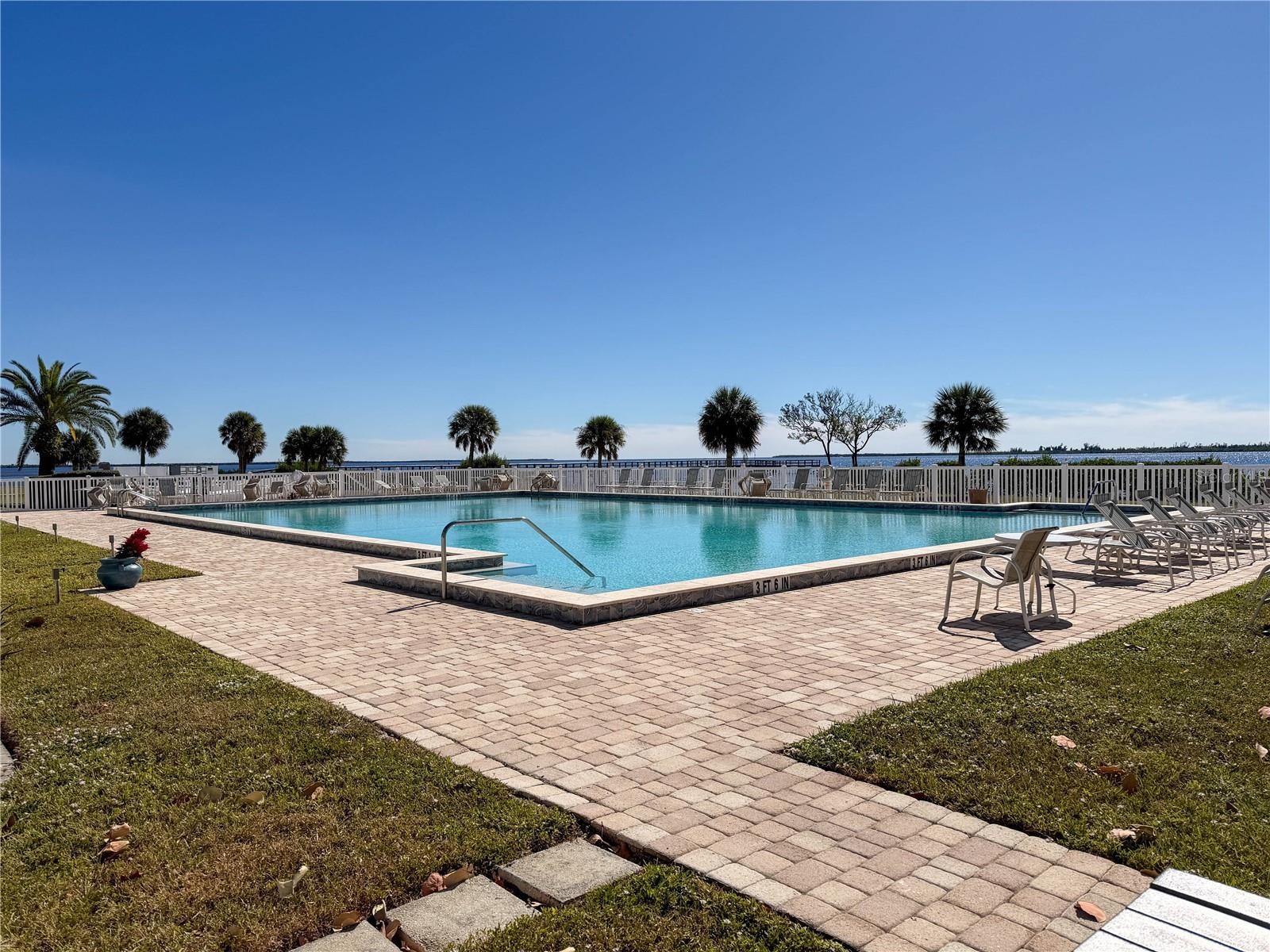 Image 36 of 44 For 4410 Warren Avenue 216