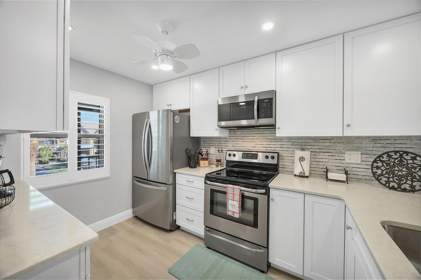 Image 6 of 40 For 370 Three Lakes Lane F