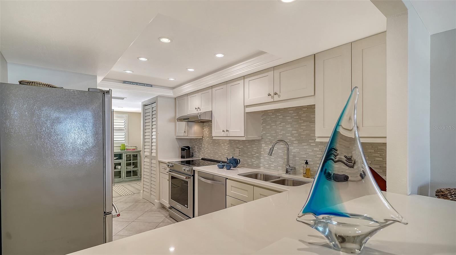 Image 11 of 69 For 8773 Midnight Pass Road 204g