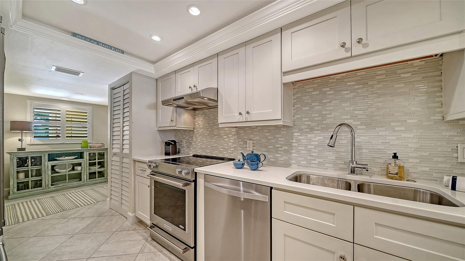 Image 13 of 69 For 8773 Midnight Pass Road 204g