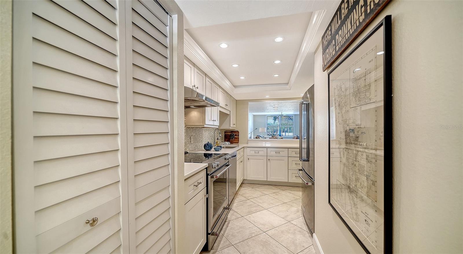 Image 16 of 69 For 8773 Midnight Pass Road 204g