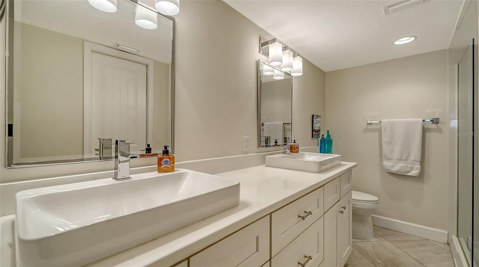 Image 20 of 69 For 8773 Midnight Pass Road 204g