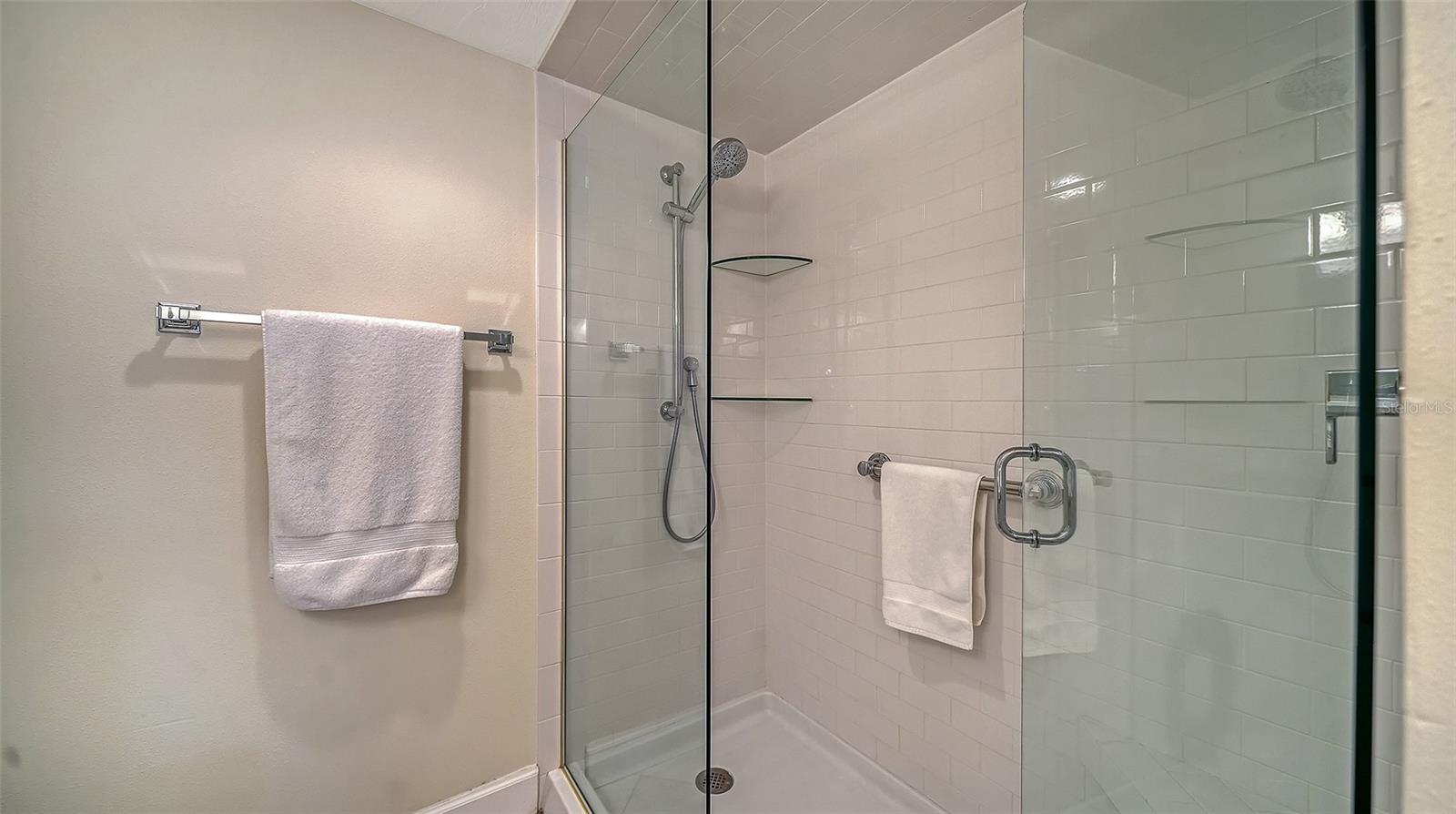 Image 21 of 69 For 8773 Midnight Pass Road 204g