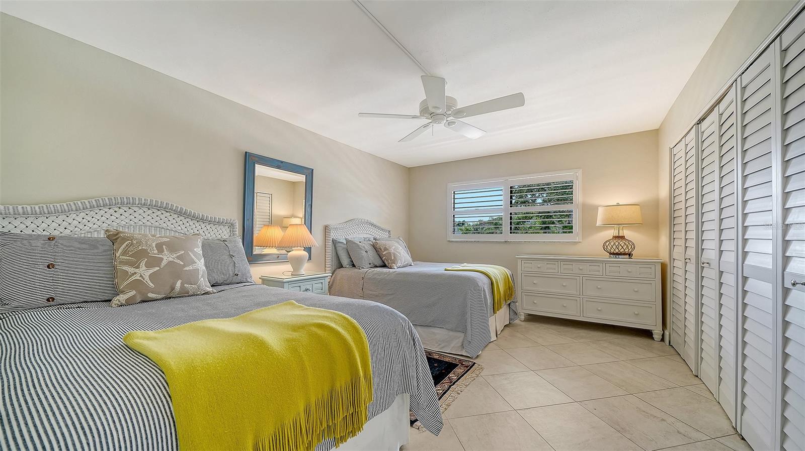 Image 23 of 69 For 8773 Midnight Pass Road 204g