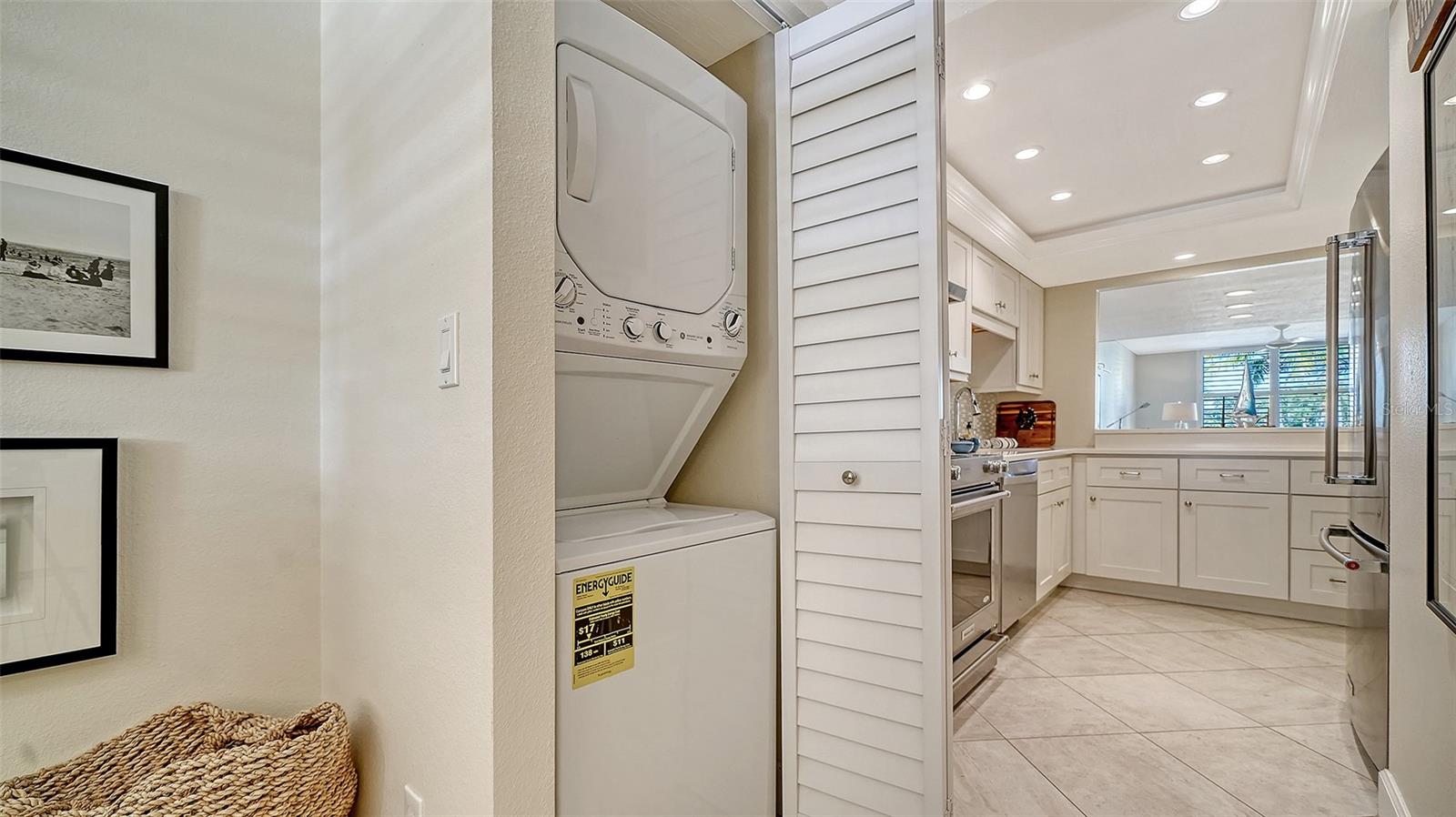 Image 26 of 69 For 8773 Midnight Pass Road 204g