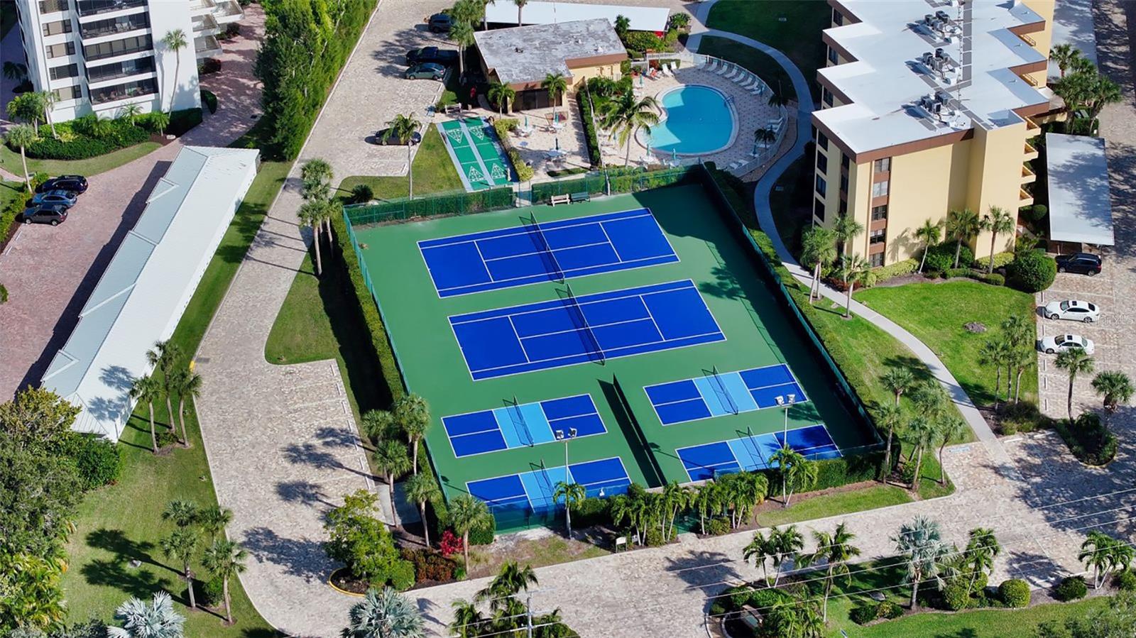 Image 29 of 69 For 8773 Midnight Pass Road 204g