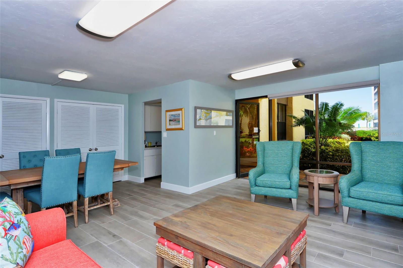 Image 32 of 69 For 8773 Midnight Pass Road 204g