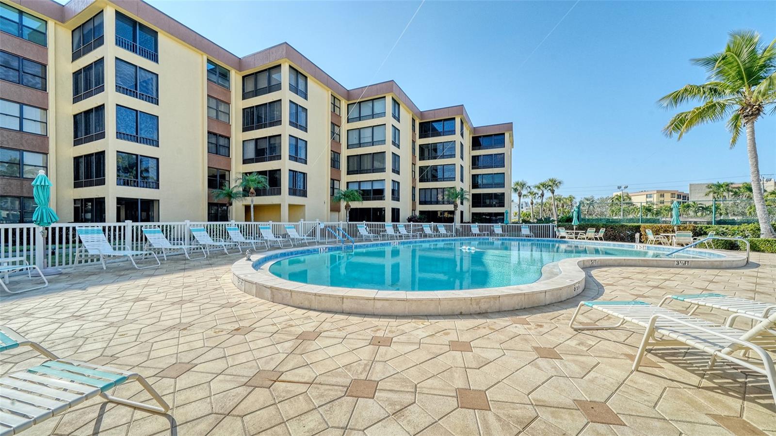 Image 36 of 69 For 8773 Midnight Pass Road 204g