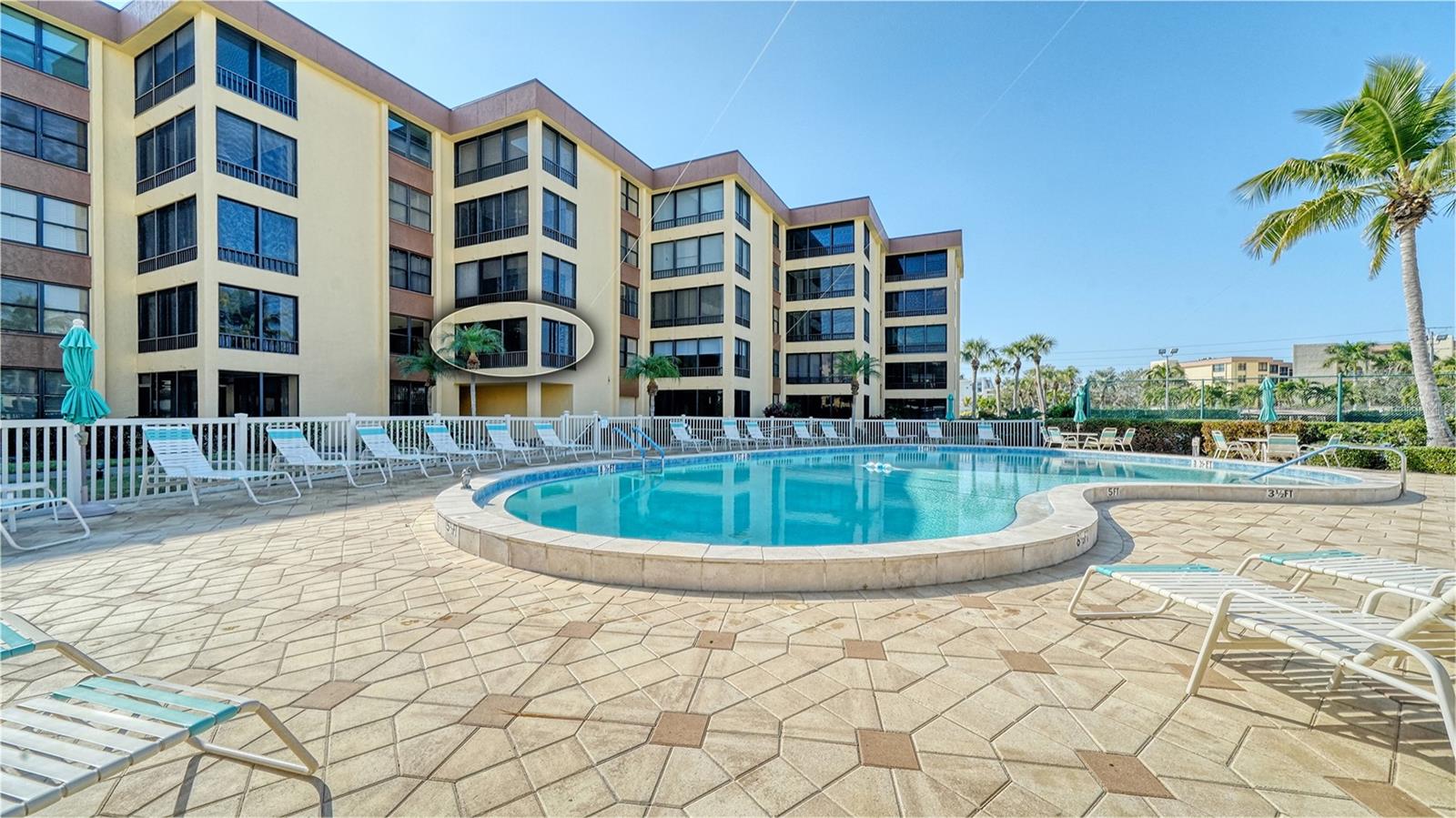 Image 37 of 69 For 8773 Midnight Pass Road 204g