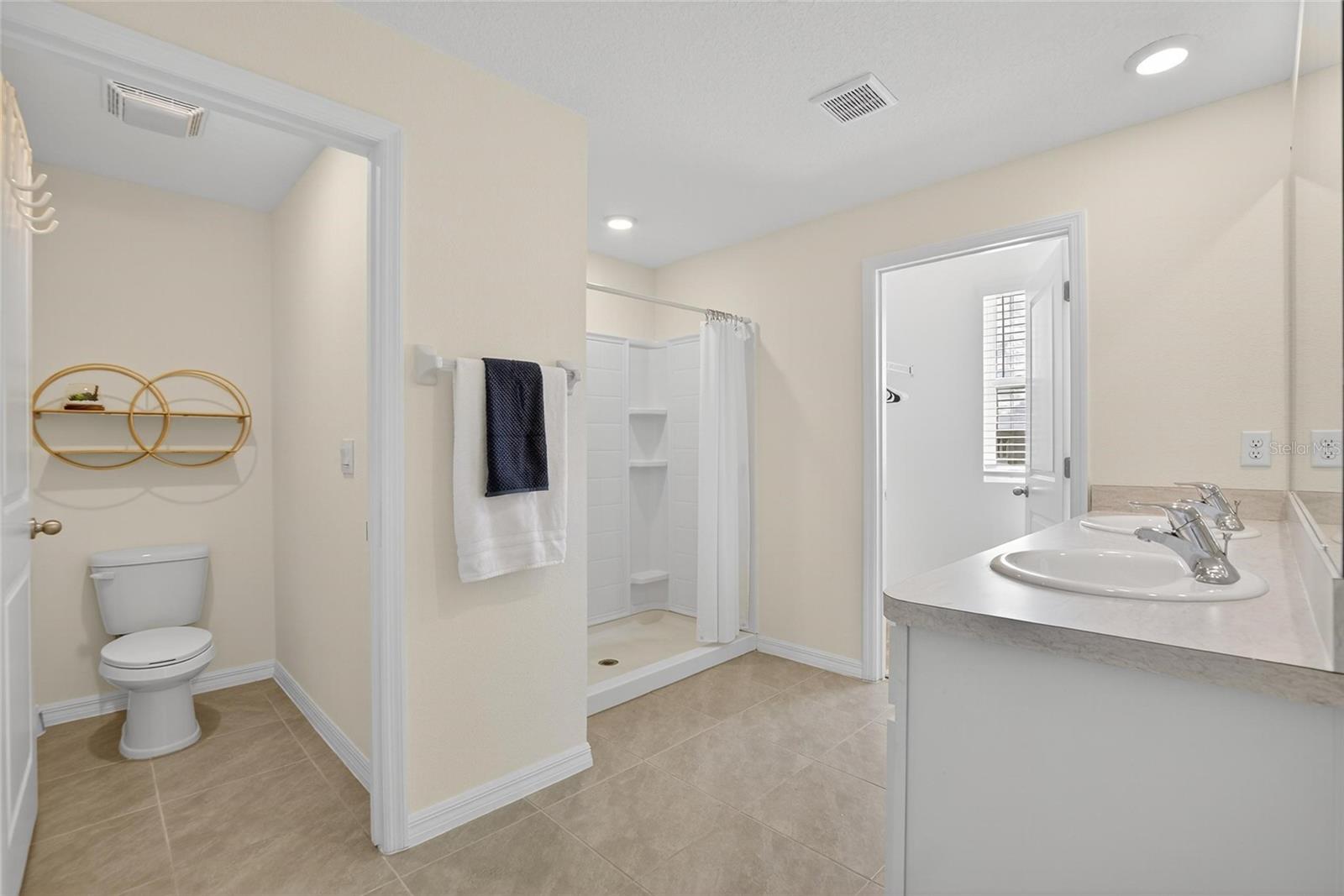 Image 23 of 41 For 7751 Rosewood Garden Loop