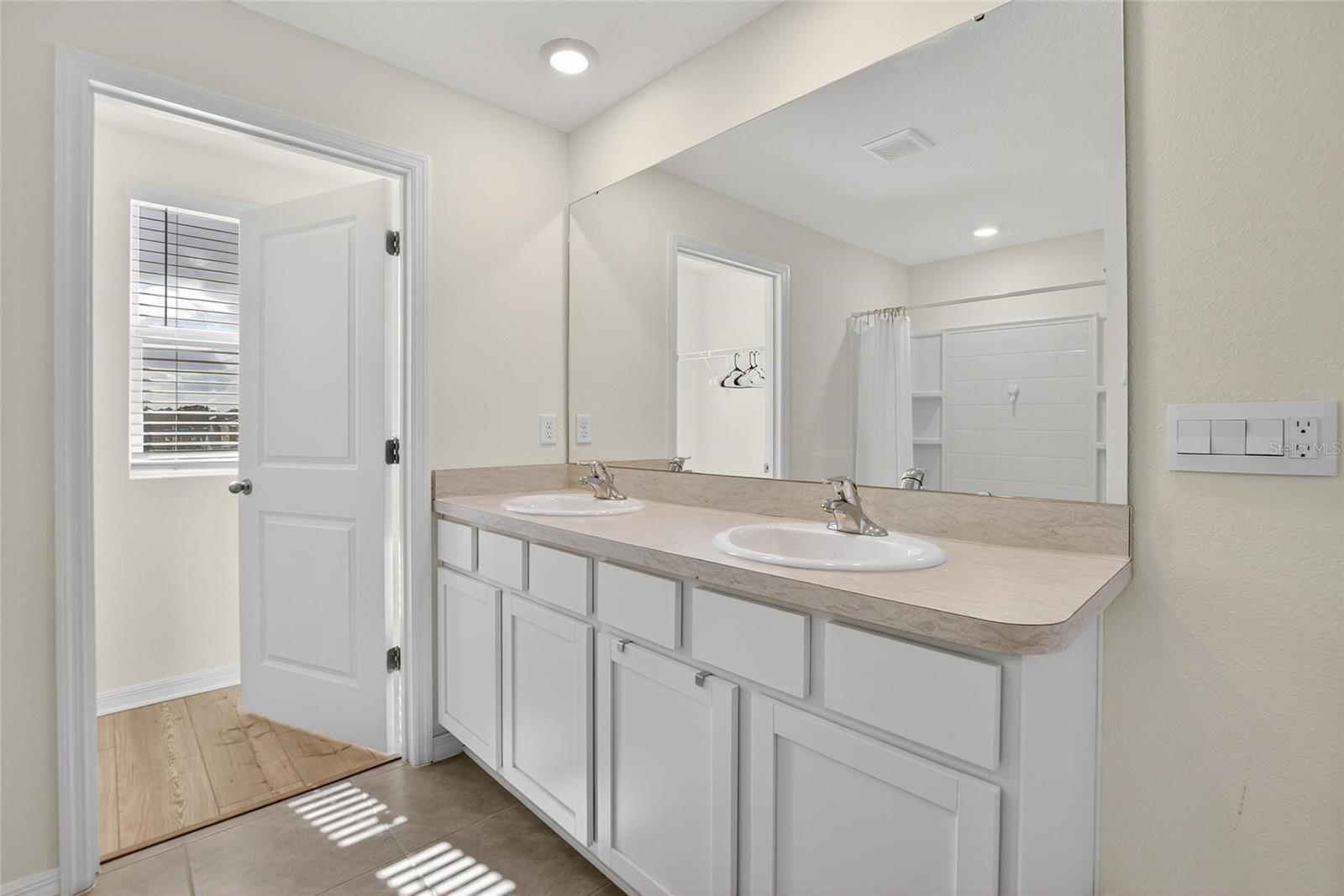 Image 24 of 41 For 7751 Rosewood Garden Loop