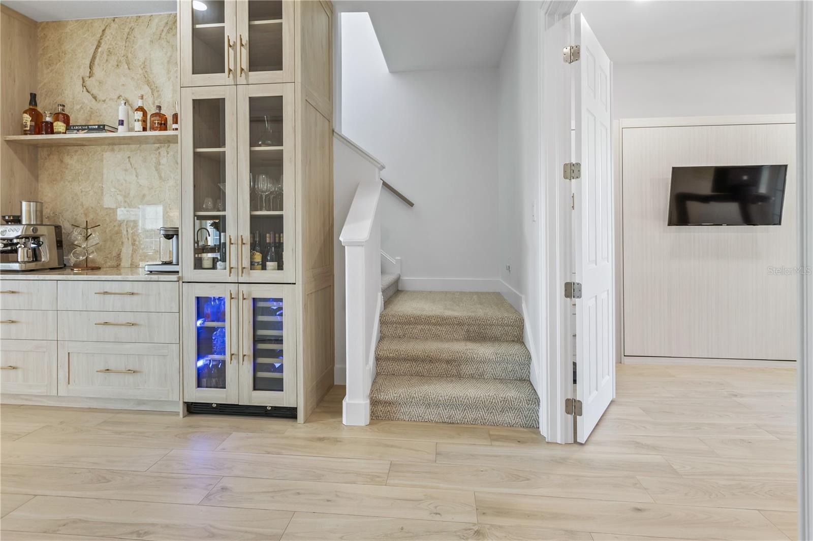 Image 18 of 67 For 8008 Midnight Pass Road