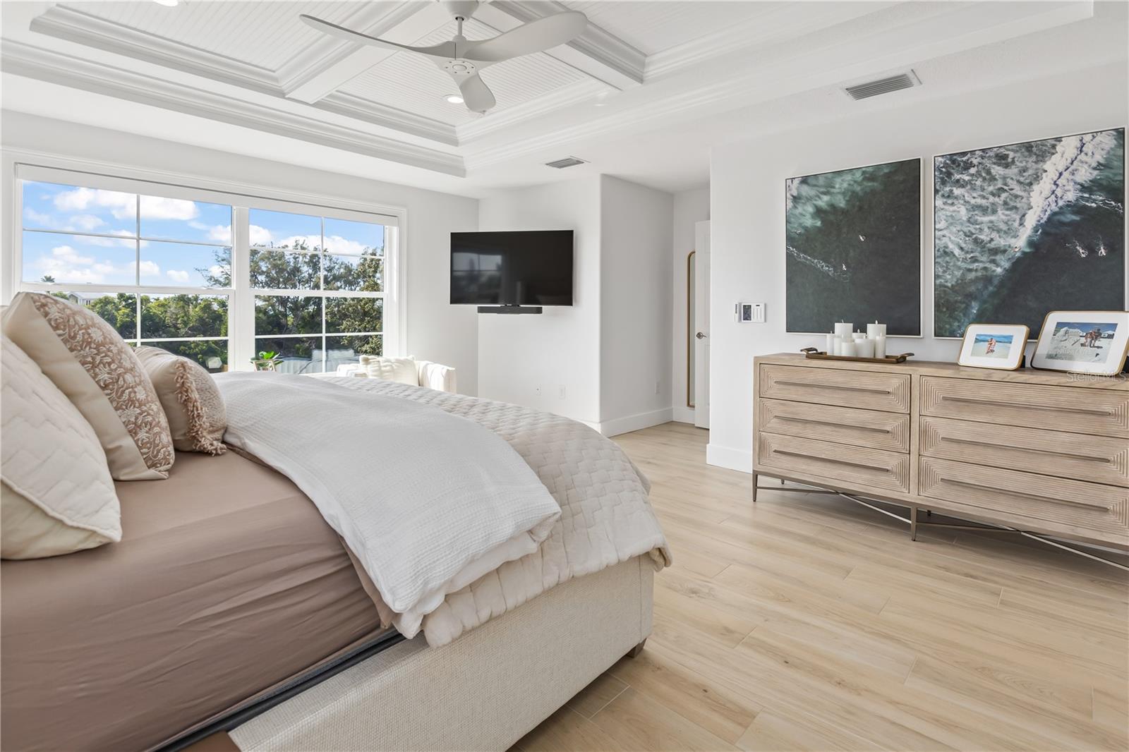 Image 22 of 67 For 8008 Midnight Pass Road