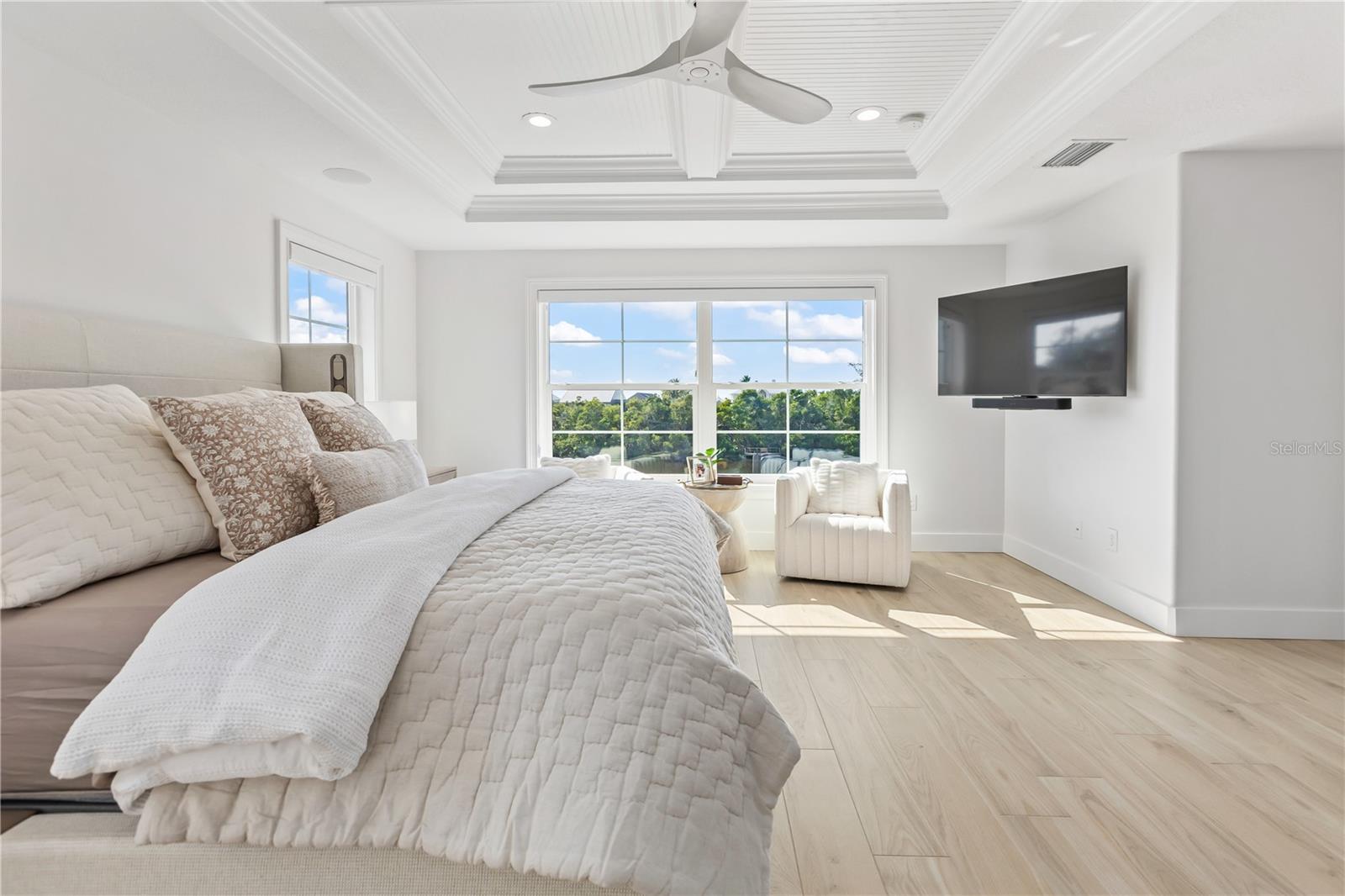 Image 23 of 67 For 8008 Midnight Pass Road