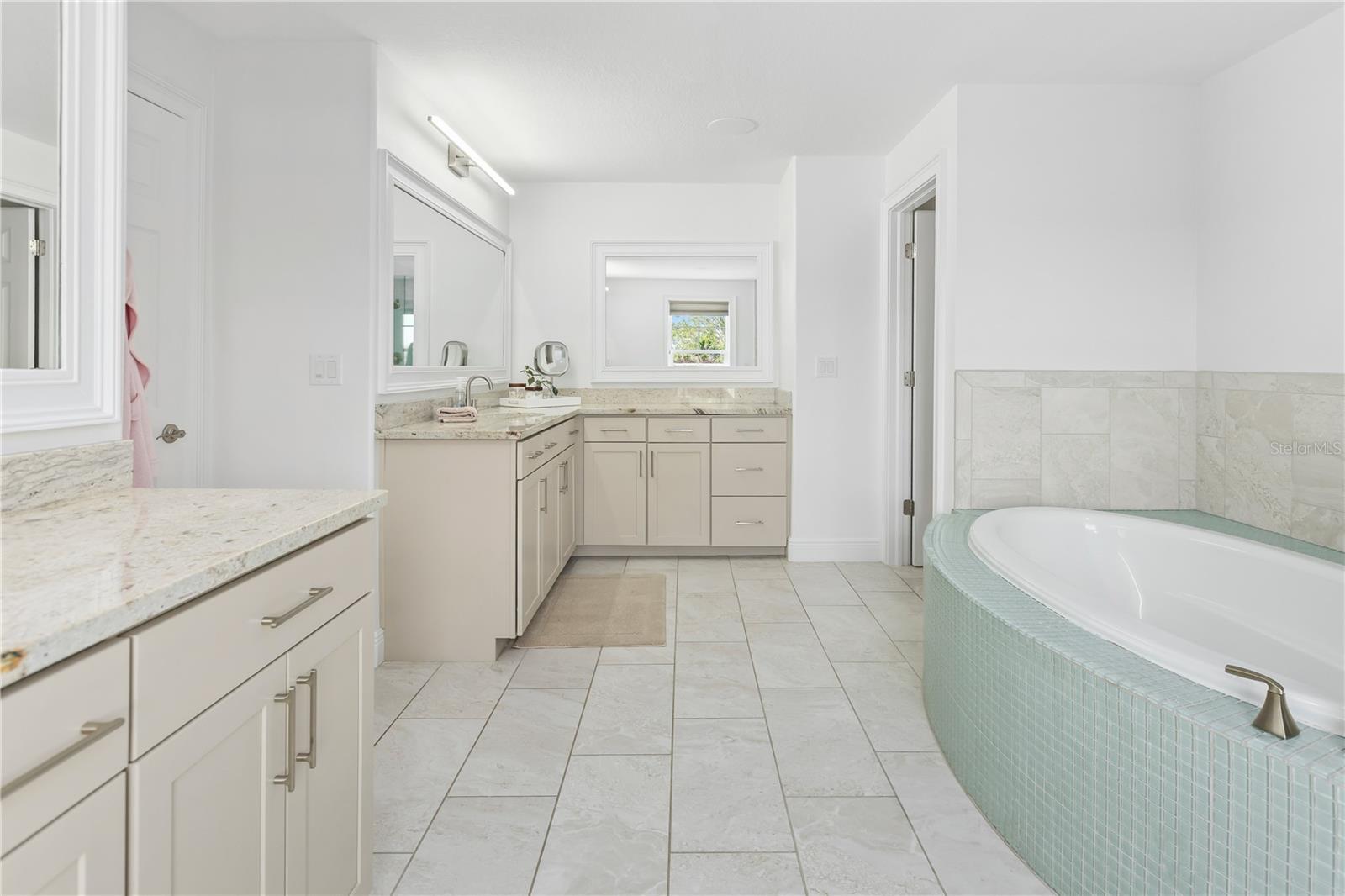 Image 25 of 67 For 8008 Midnight Pass Road