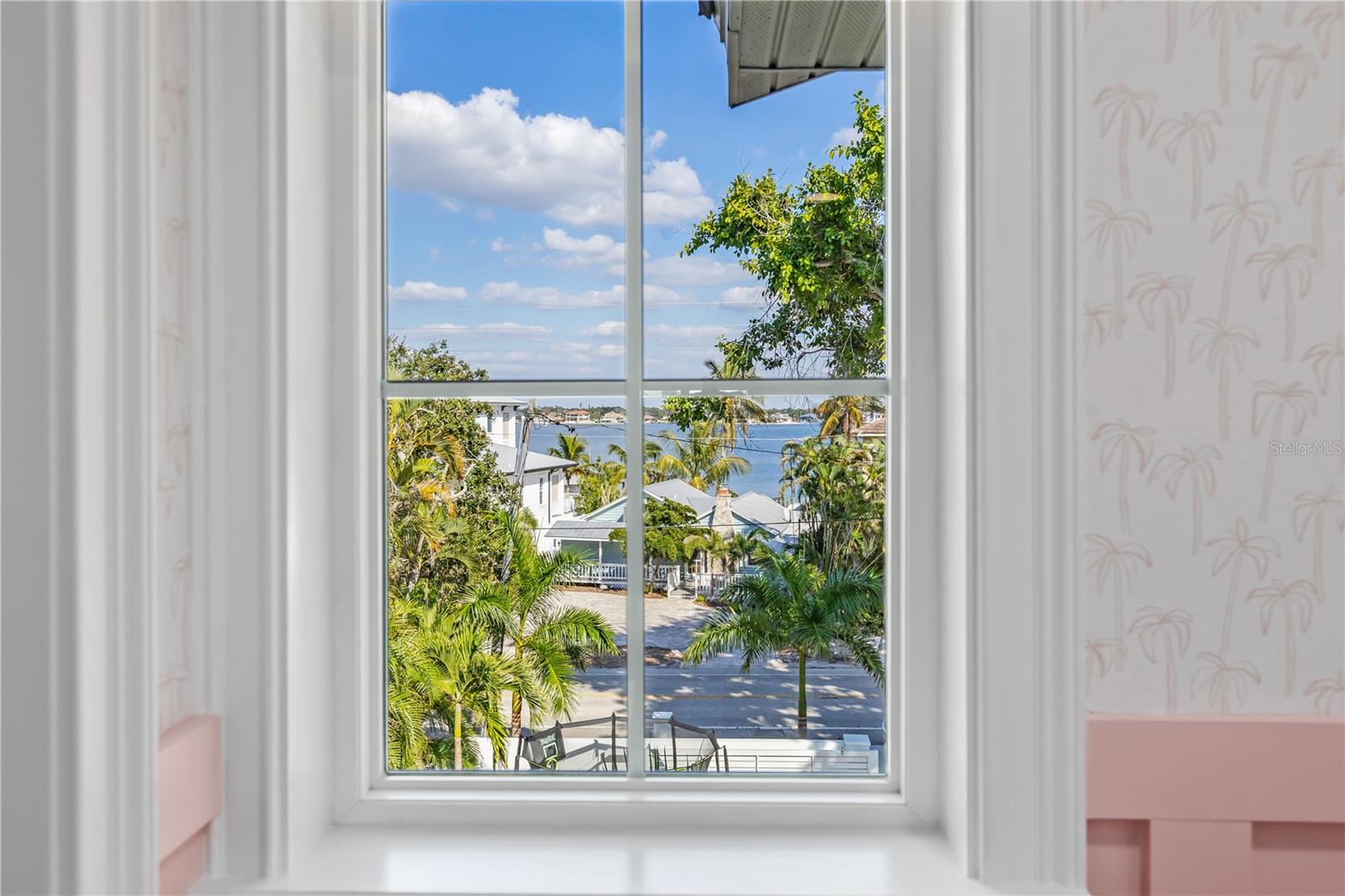 Image 30 of 67 For 8008 Midnight Pass Road