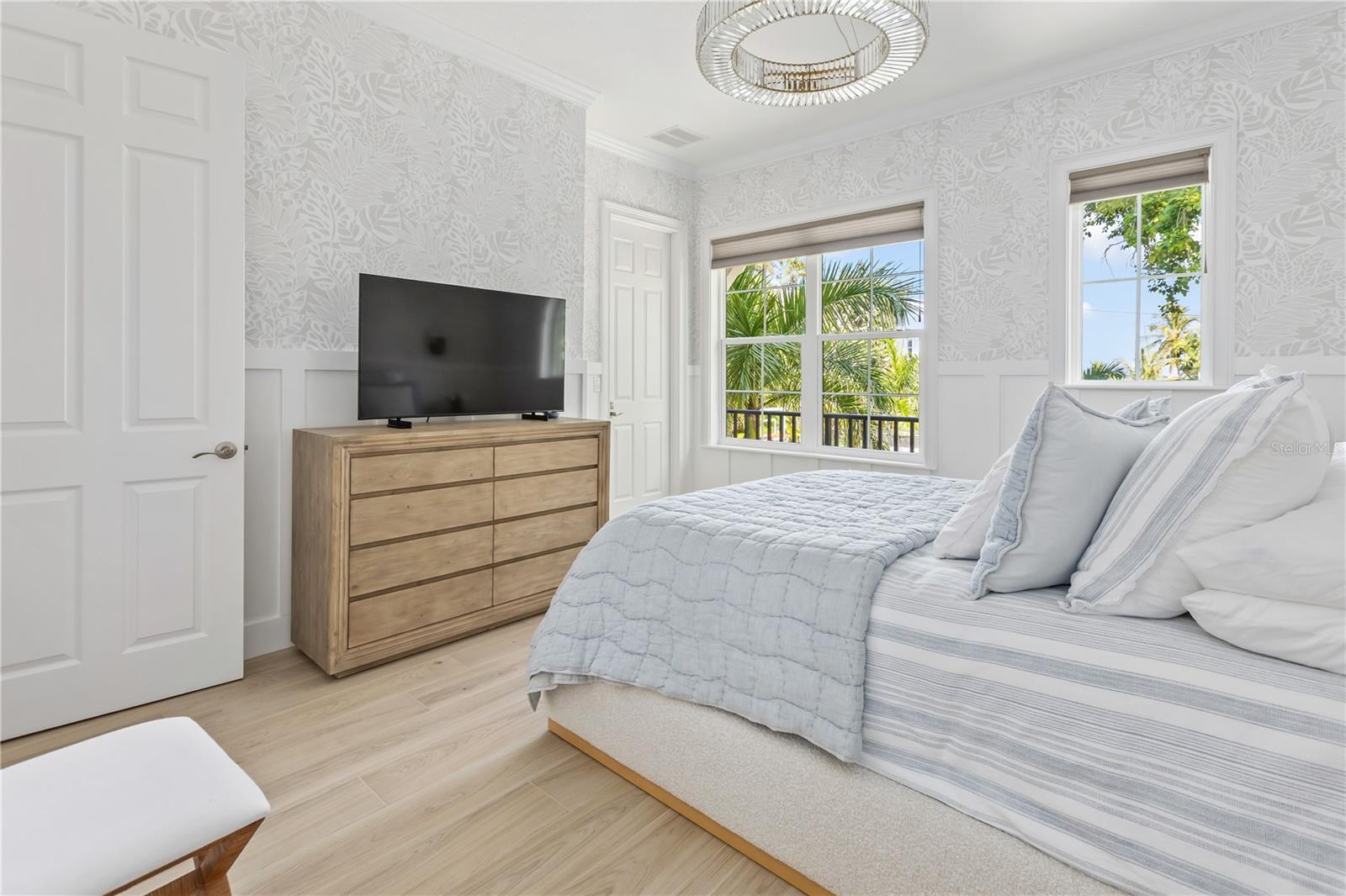 Image 33 of 67 For 8008 Midnight Pass Road