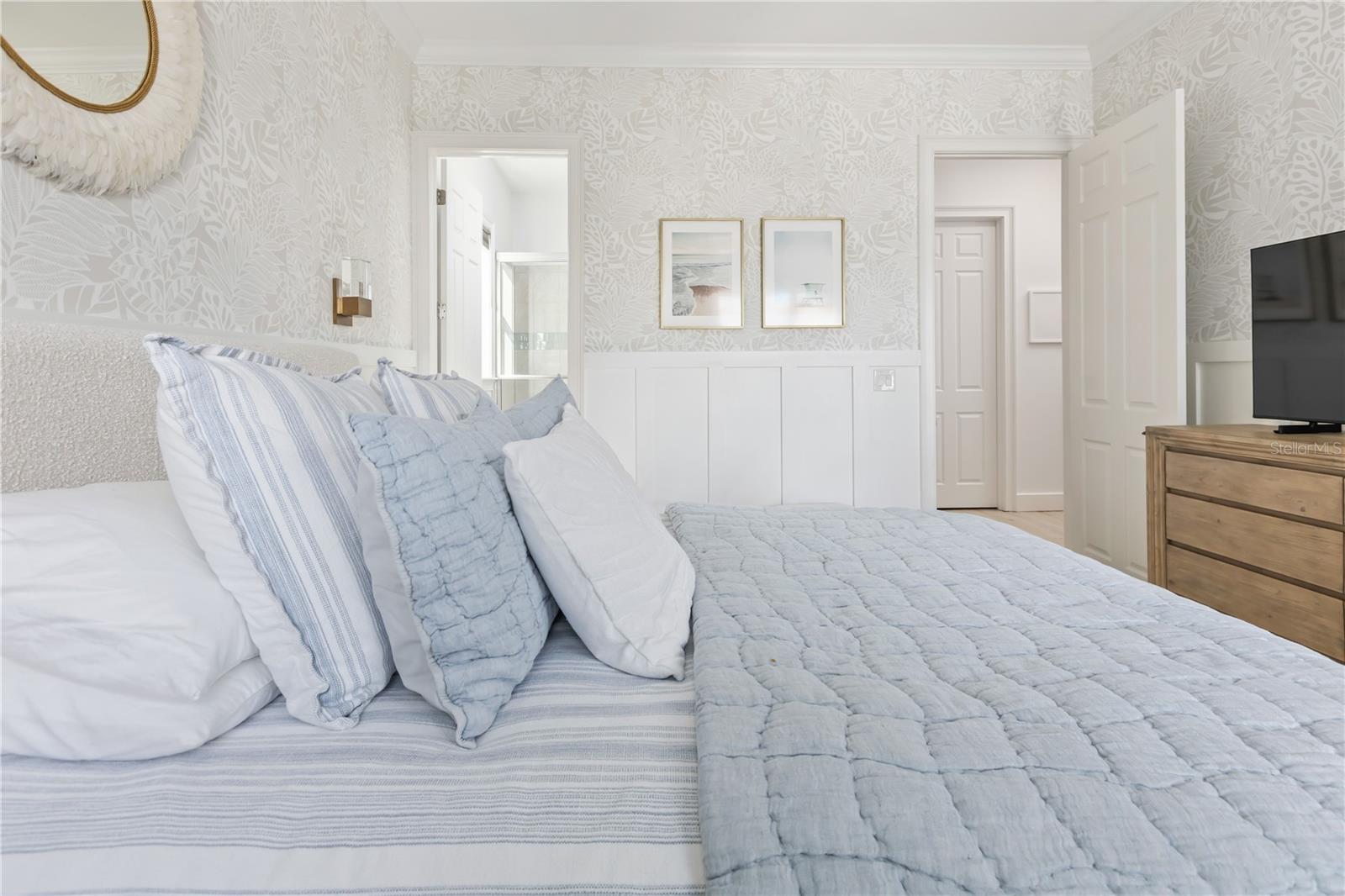 Image 34 of 67 For 8008 Midnight Pass Road