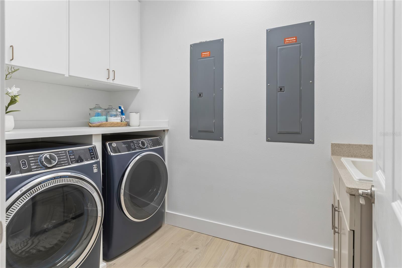 Image 42 of 67 For 8008 Midnight Pass Road