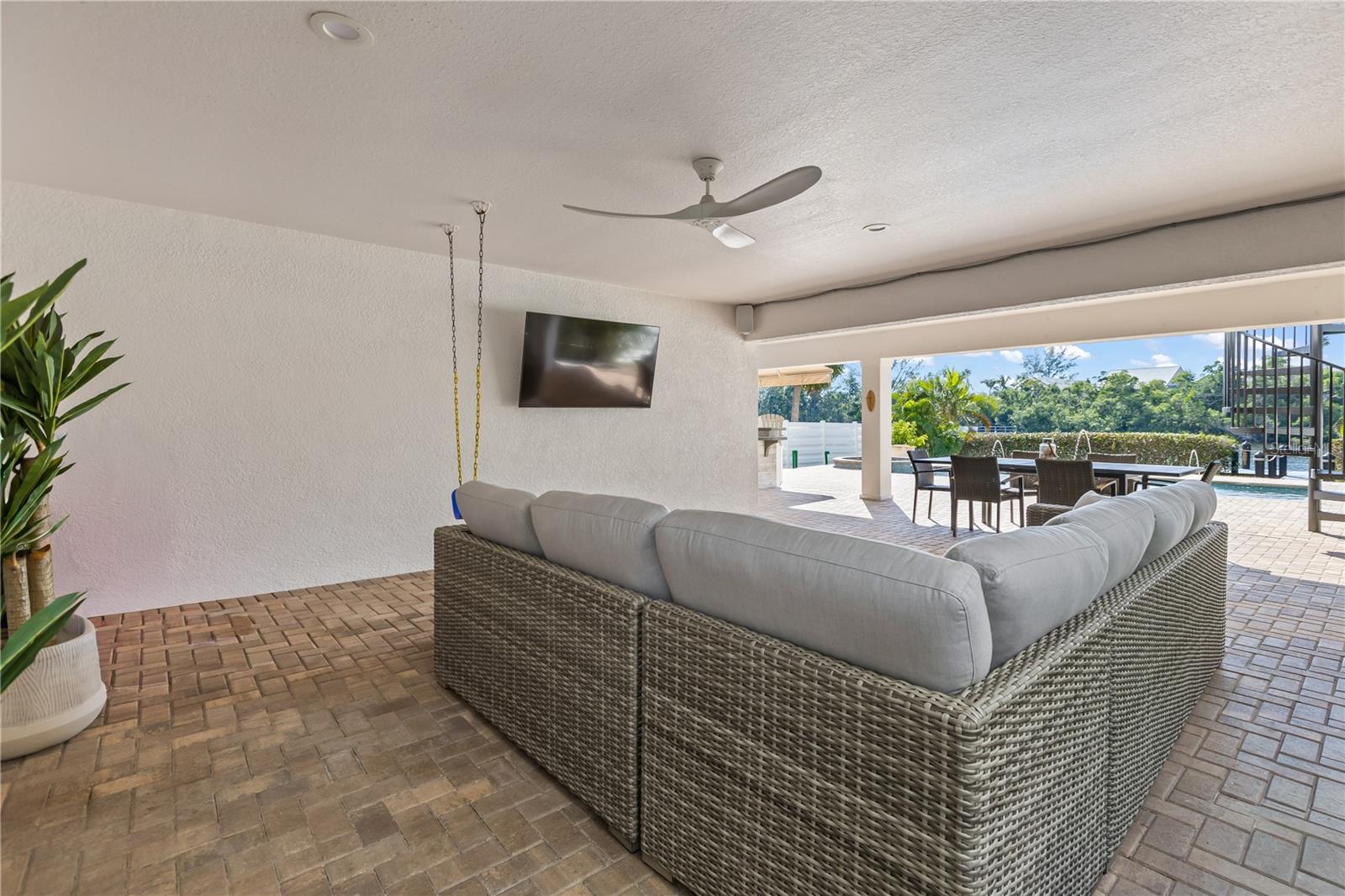 Image 44 of 67 For 8008 Midnight Pass Road