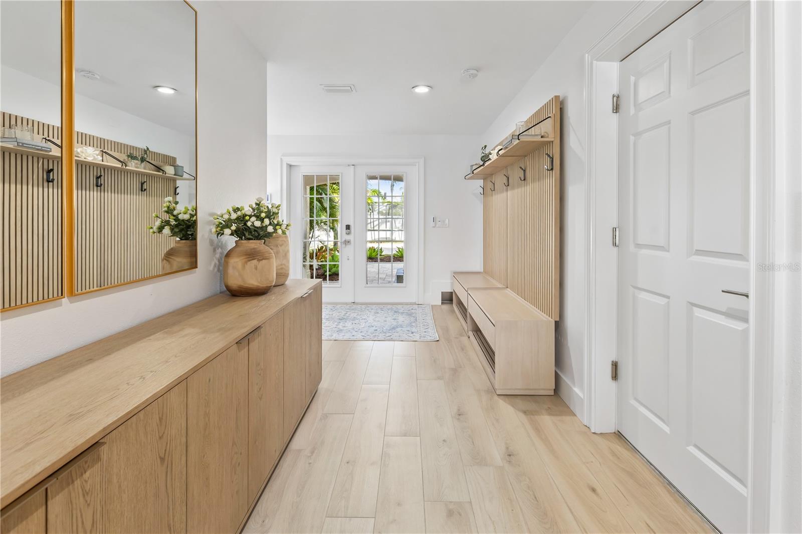 Image 7 of 67 For 8008 Midnight Pass Road