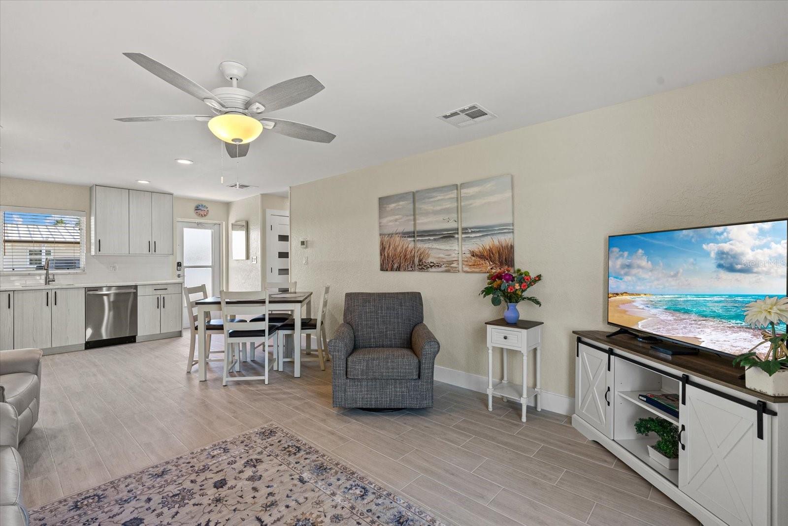 Image 10 of 27 For 5830 Midnight Pass Road 63