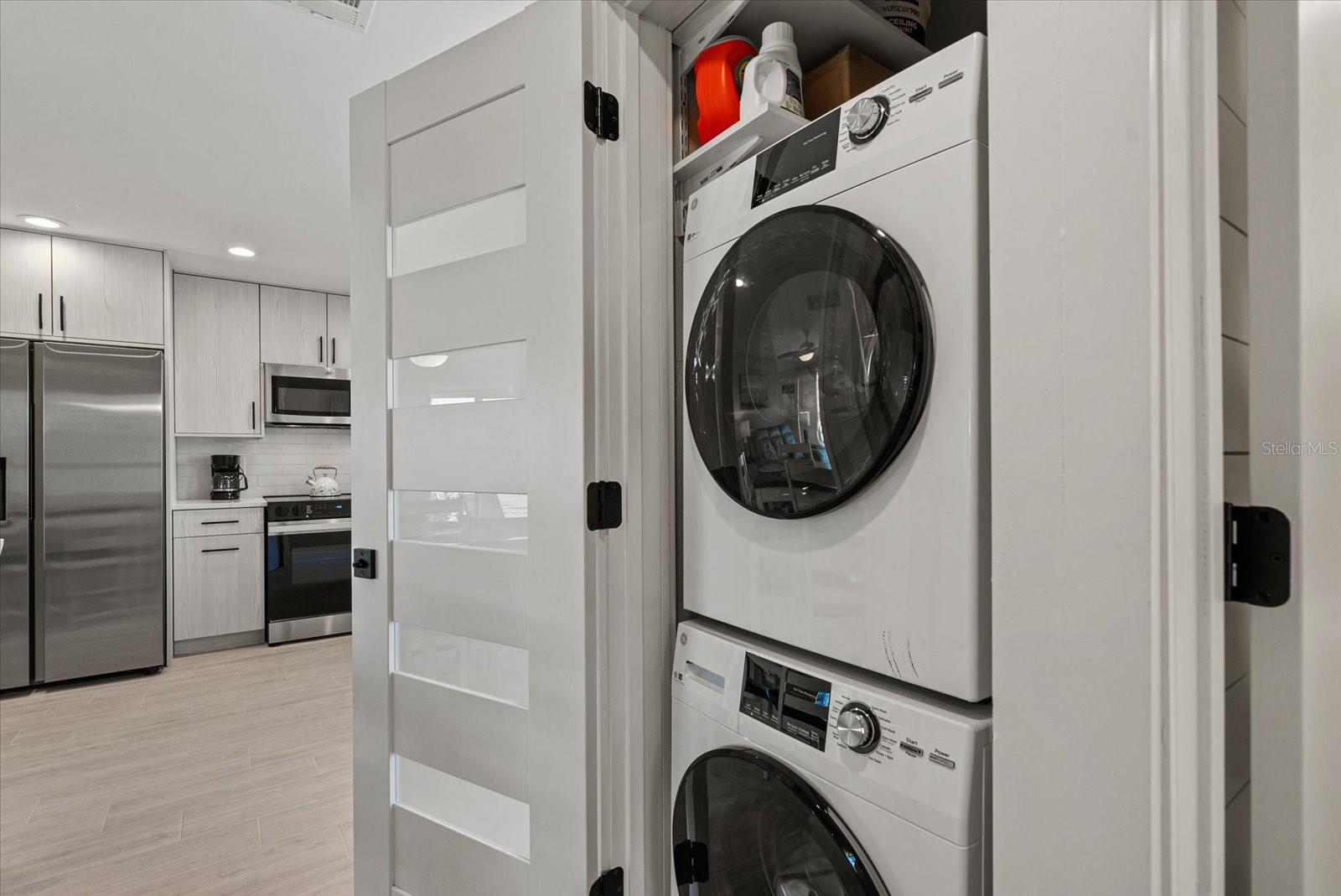 Image 16 of 27 For 5830 Midnight Pass Road 63