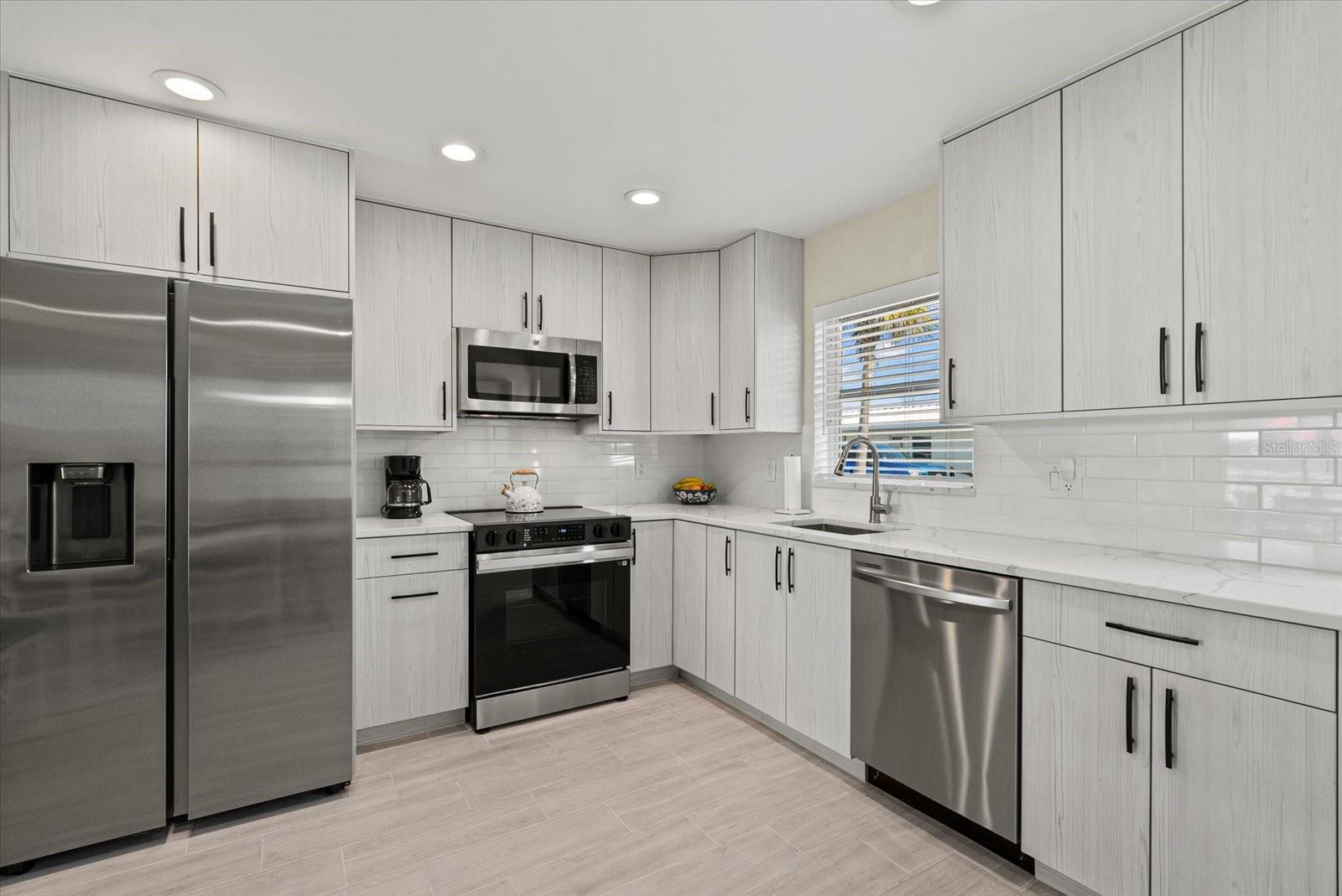 Image 3 of 27 For 5830 Midnight Pass Road 63