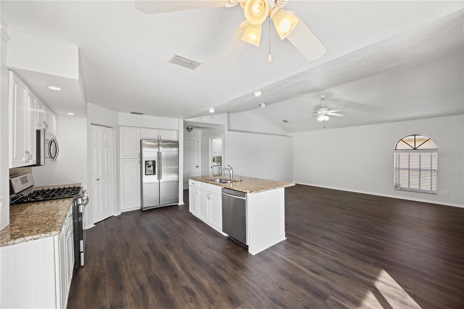 Image 17 of 45 For 2108 Nuremberg Boulevard