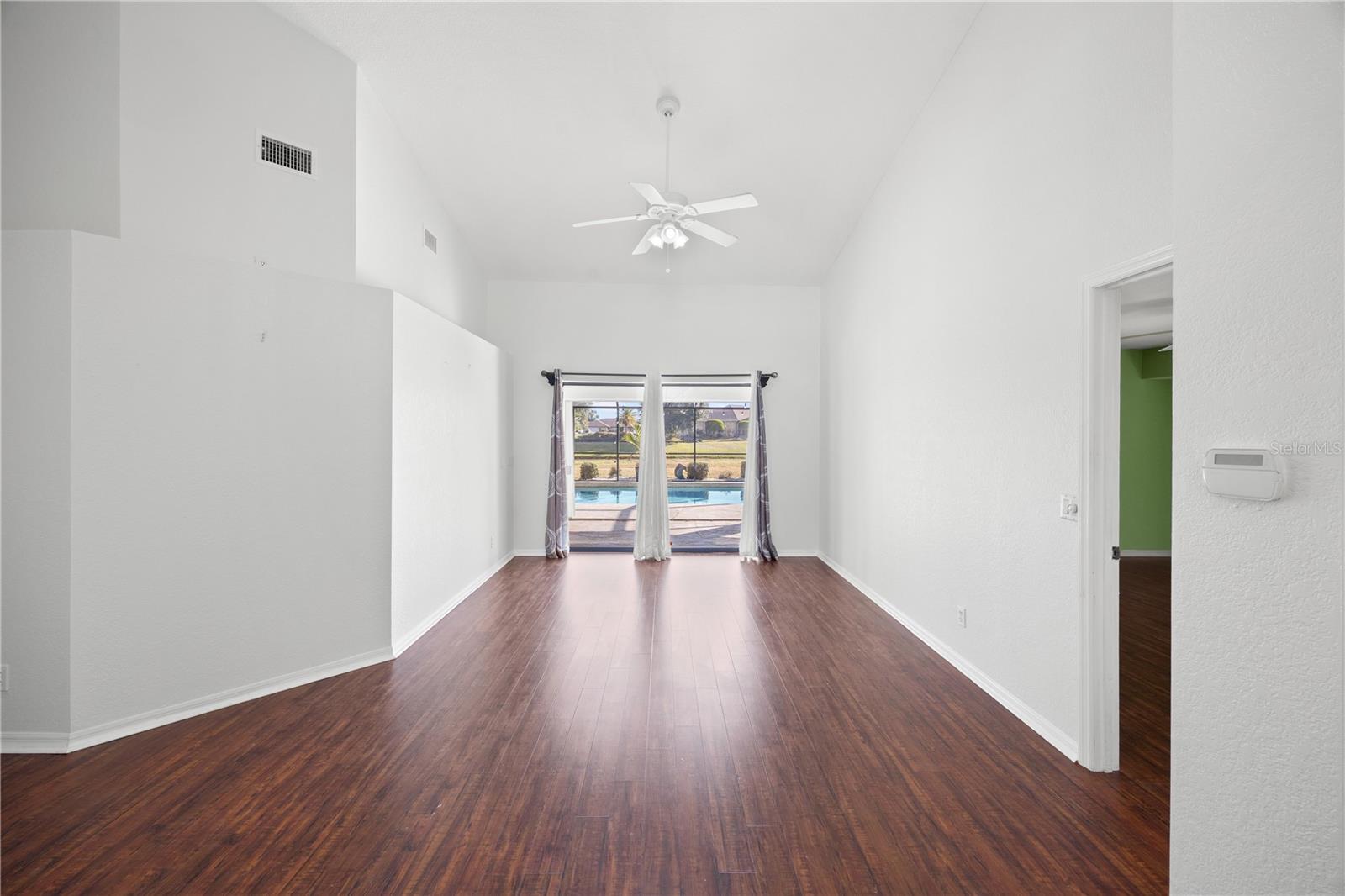 Image 21 of 45 For 2108 Nuremberg Boulevard