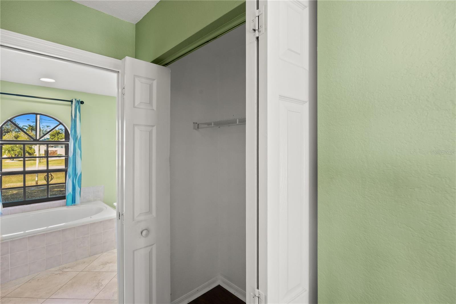 Image 32 of 45 For 2108 Nuremberg Boulevard