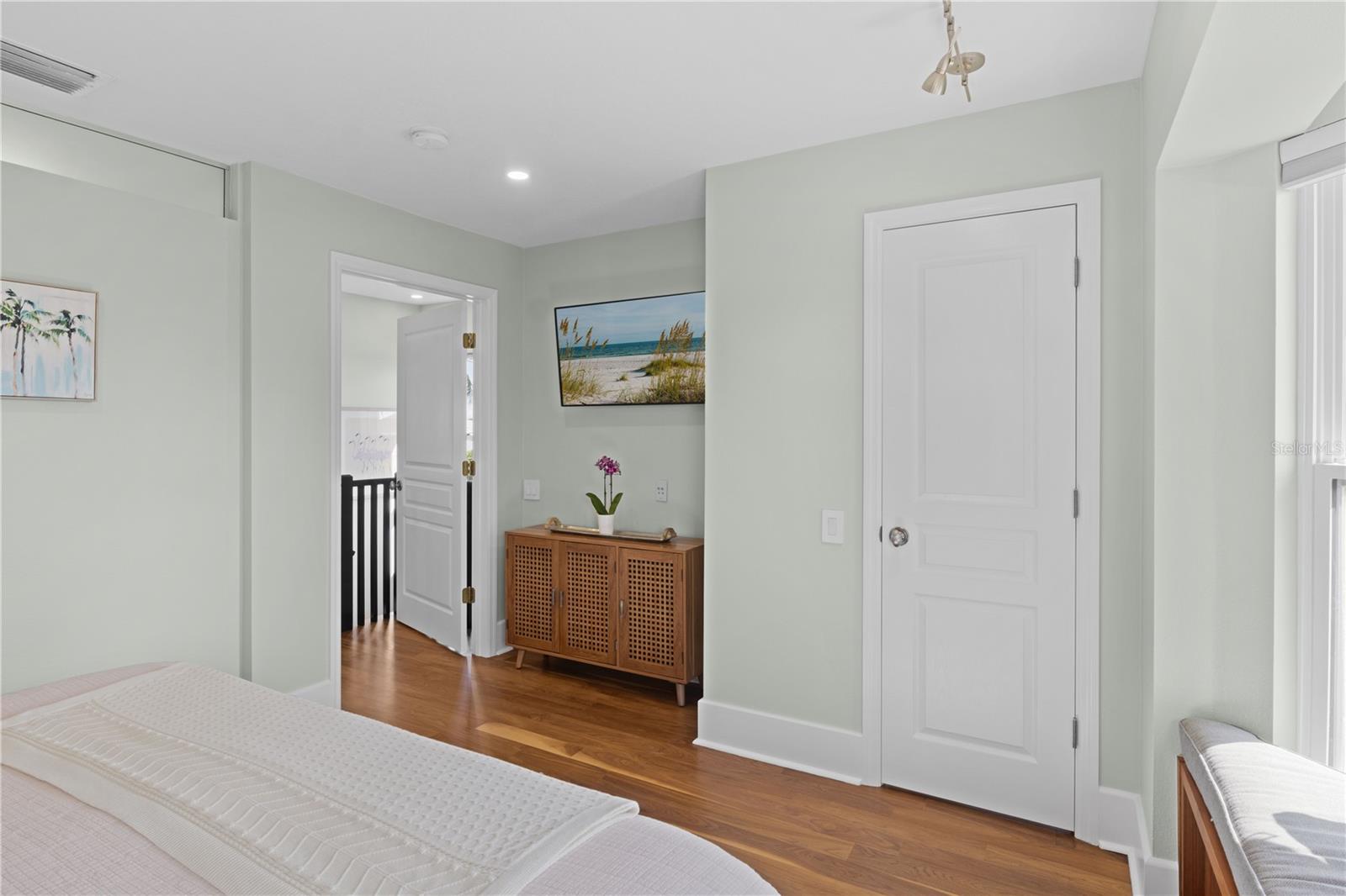 Image 31 of 73 For 301 17th Street N