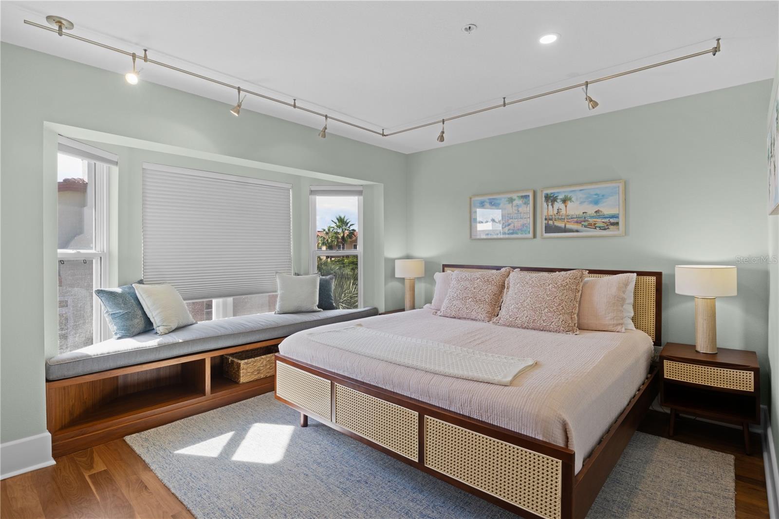 Image 32 of 73 For 301 17th Street N